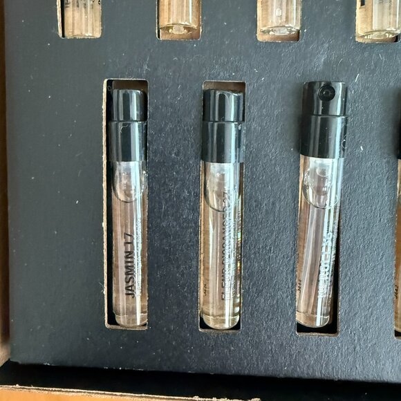 Le Labo Discovery Fragrance Set with 17 Scents - Picture 7 of 8